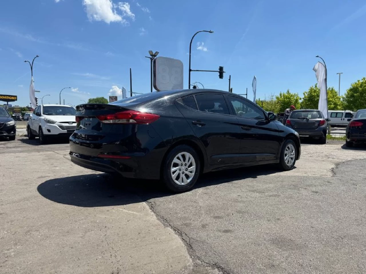 2017 Hyundai Elantra LE Image principale