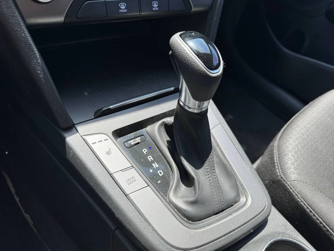 2017 Hyundai Elantra LE Image principale