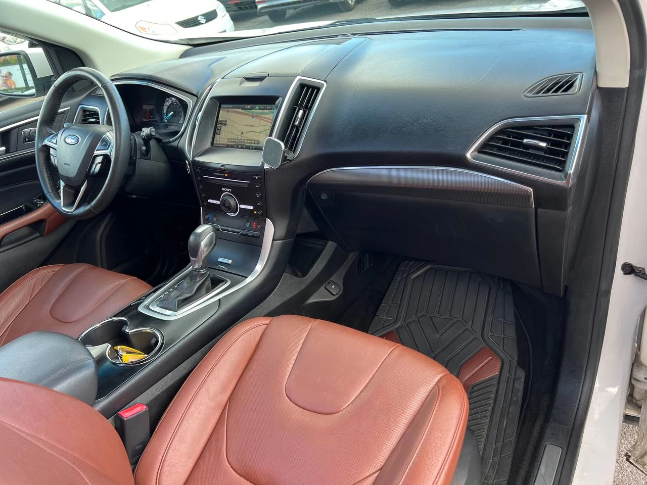 2015 Ford Edge TitaniumT**AWD**Toit Ouvrant Panaromique**ANGLE MORT**CamÉra de Recul**SIEGES EN CUIR**Navigation**SIEGES CHAUFFANTS**SIEGES CHAUFFANTS ARRIERE**SiÈges ventilÉs**VOLANT CHAUFFANTS**MAGS**dÉmarrage À distance** Image principale