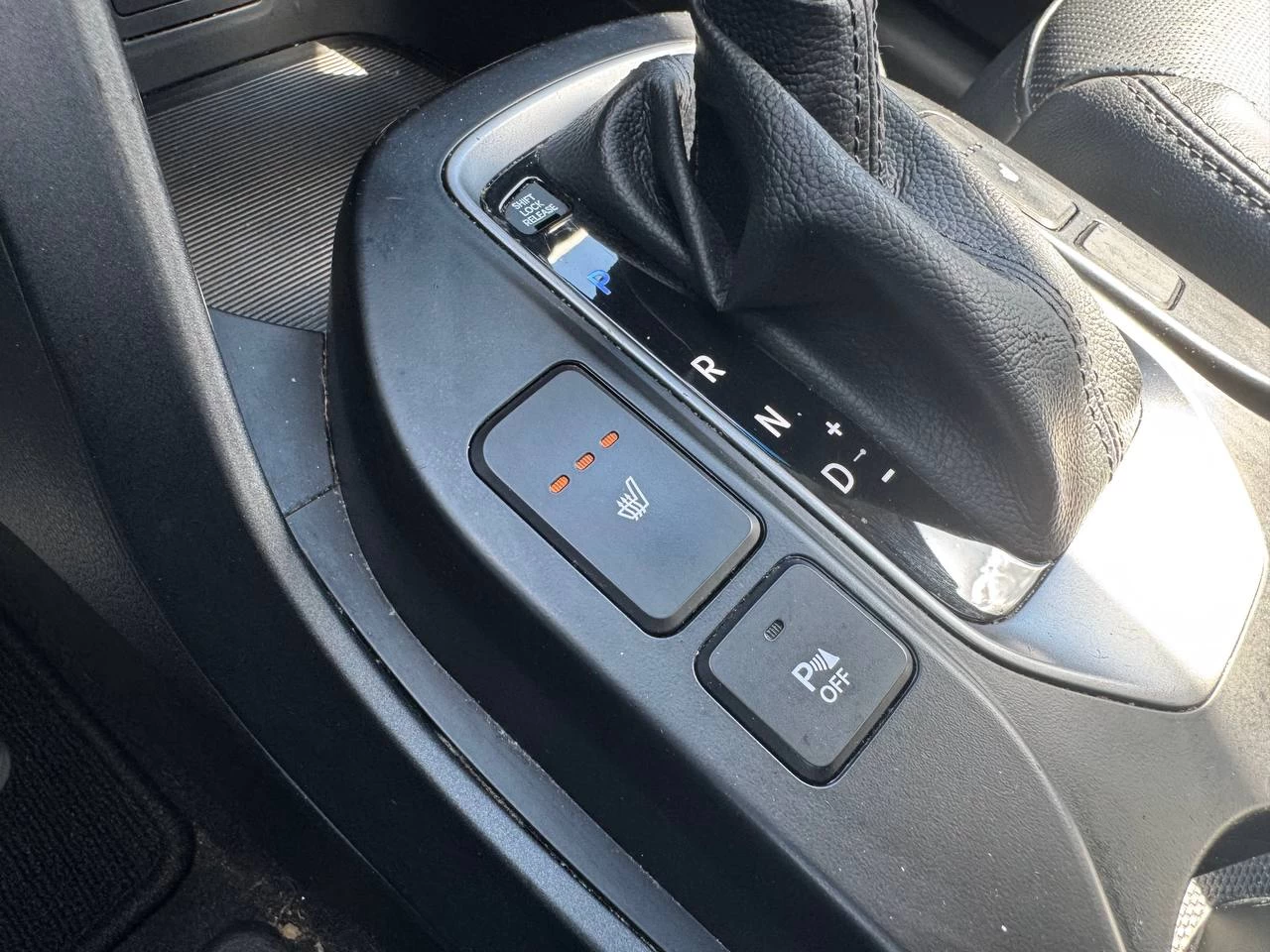 2017 Hyundai Santa Fe Sport SE**AWD**SAAQ CERTIFIEE**TOIT OUVRANT PANORAMIQUE**SIEGE EN CUIR**CAMERA DE RECUL**SIEGES CHAUFFNATS AVANT ET ARRIERE**Volant Chauffant**Alerte d'angle Mort**MAGS** Image principale