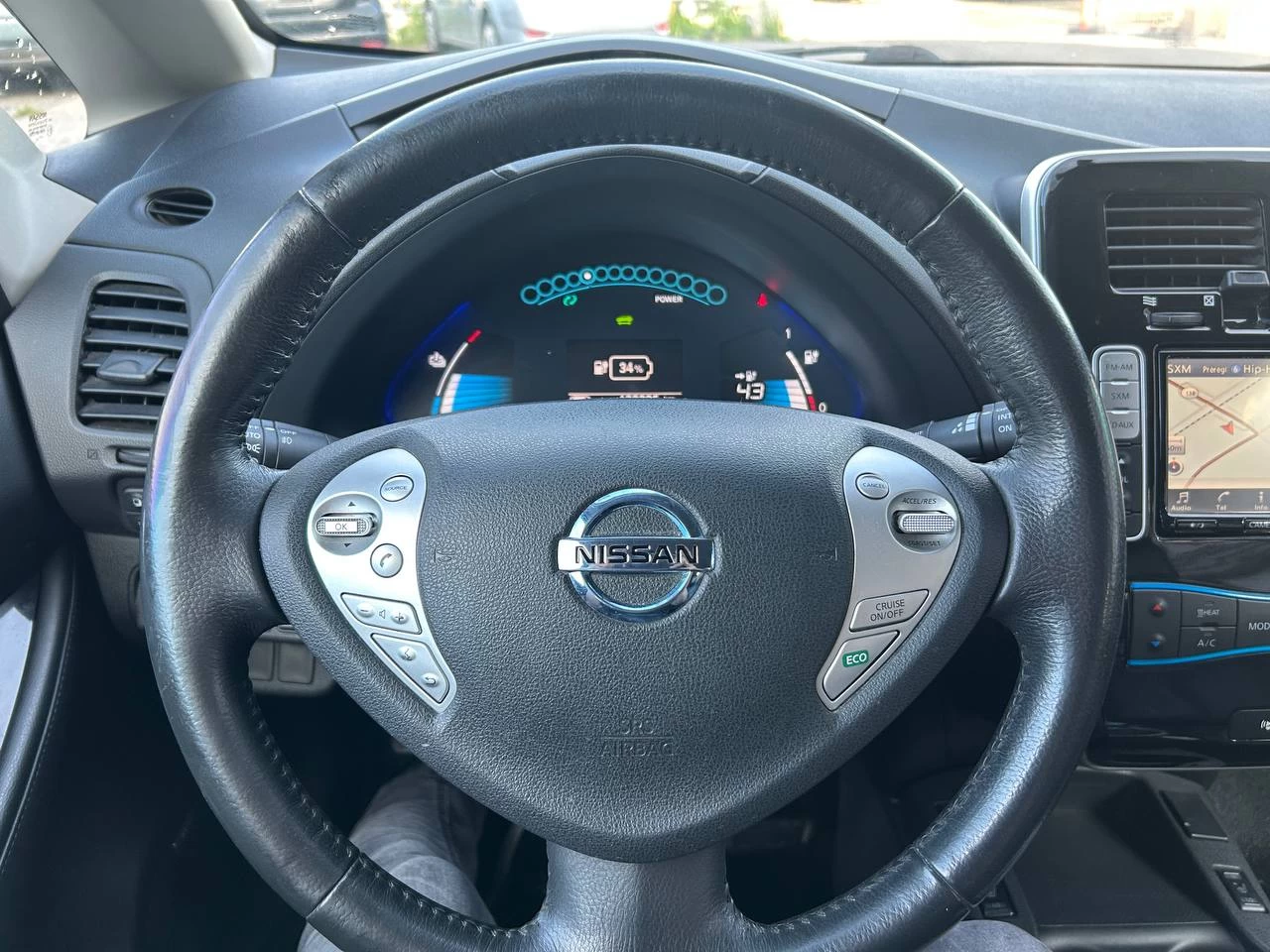 2016 Nissan LEAF SV**NAVIGATION**CAMERA DE RECUL**BLUETOOTH**SIEGES CHAUFFANT** SIEGES EN CUIR**VOLANT CHAUFFANT** Main Image