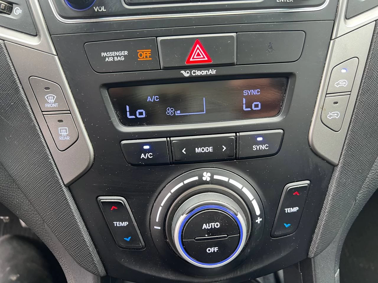 2017 Hyundai Santa Fe Sport SE**AWD**TOIT OUVRANT PANORAMIQUE**SIEGE EN CUIR**CAMERA DE RECUL**SIEGES CHAUFFNATS AVANT ET ARRIERE**Volant Chauffant**Alerte d'angle Mort**MAGS** Image principale