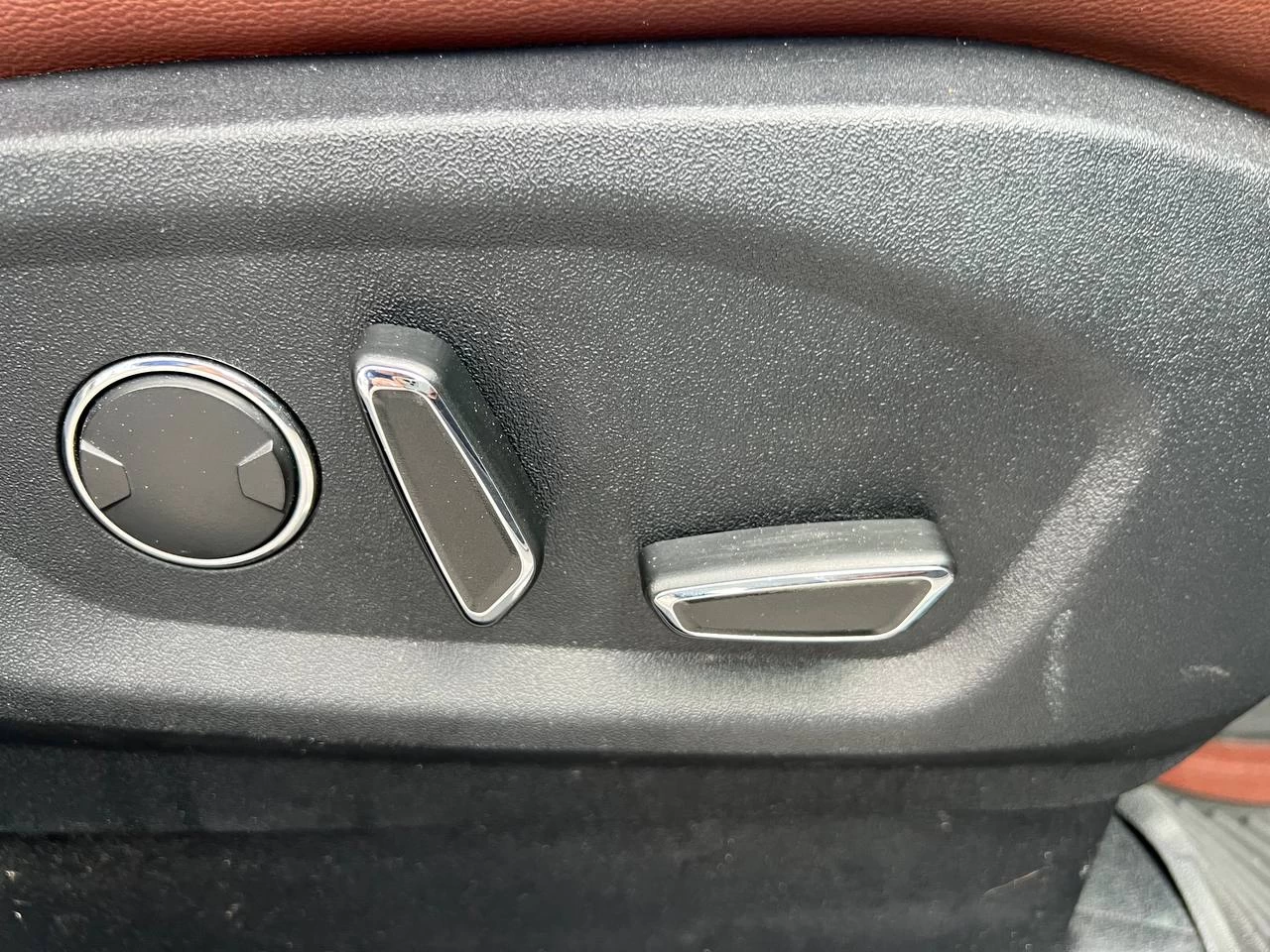 2015 Ford Edge TitaniumT**AWD**Toit Ouvrant Panaromique**ANGLE MORT**CamÉra de Recul**SIEGES EN CUIR**Navigation**SIEGES CHAUFFANTS**SIEGES CHAUFFANTS ARRIERE**SiÈges ventilÉs**VOLANT CHAUFFANTS**MAGS**dÉmarrage À distance** Image principale