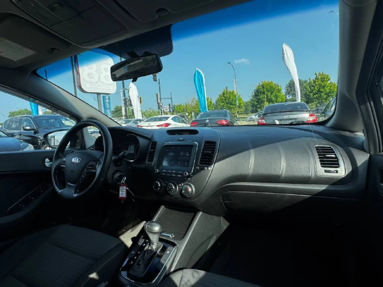 2017 Kia Forte LX**CAMERA DE RECULE**SIEGES CHAUFFNATS**APPLE CAR PLAY** Main Image