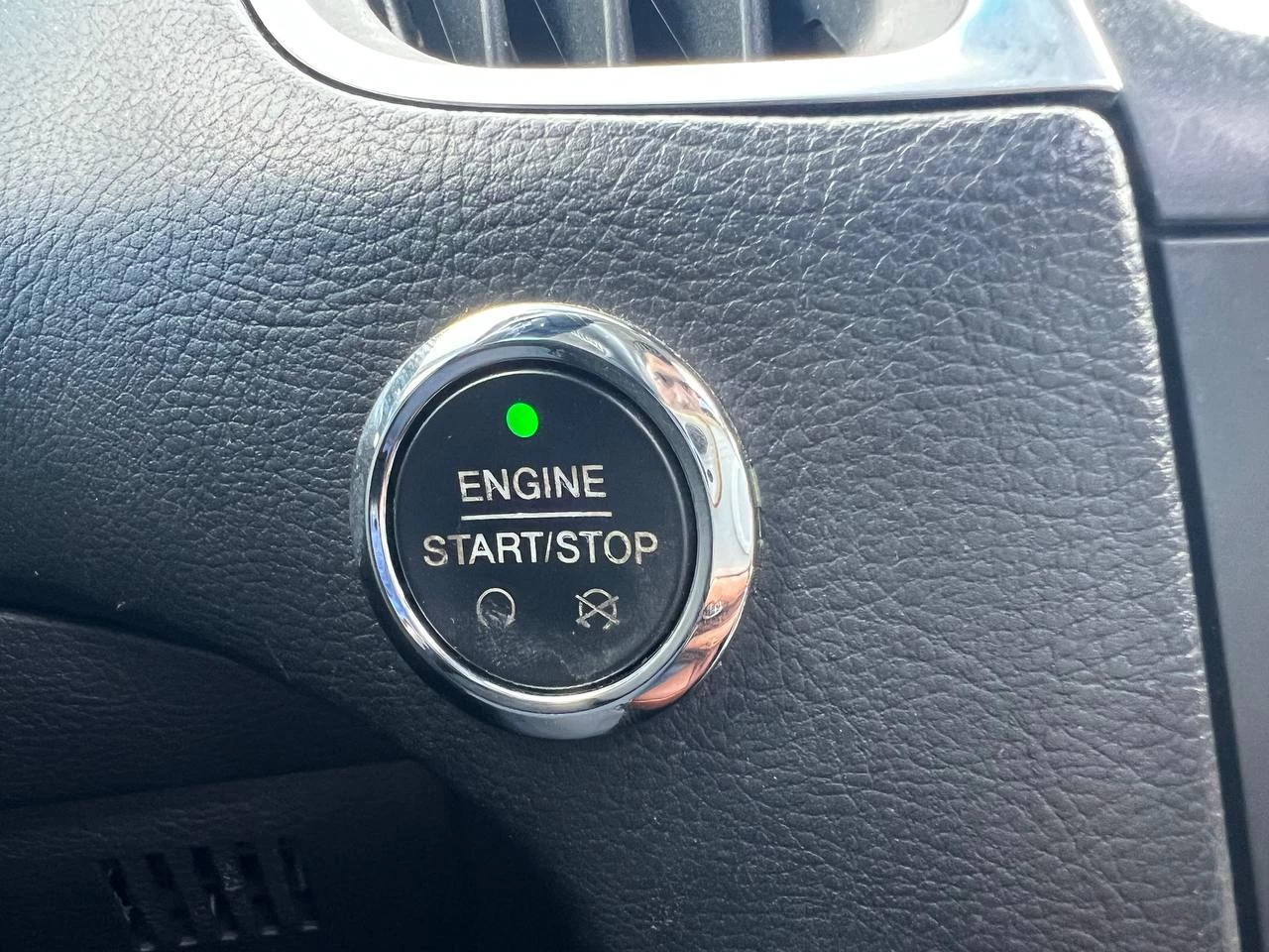 2015 Ford Edge TitaniumT**AWD**Toit Ouvrant Panaromique**ANGLE MORT**CamÉra de Recul**SIEGES EN CUIR**Navigation**SIEGES CHAUFFANTS**SIEGES CHAUFFANTS ARRIERE**SiÈges ventilÉs**VOLANT CHAUFFANTS**MAGS**dÉmarrage À distance** Image principale