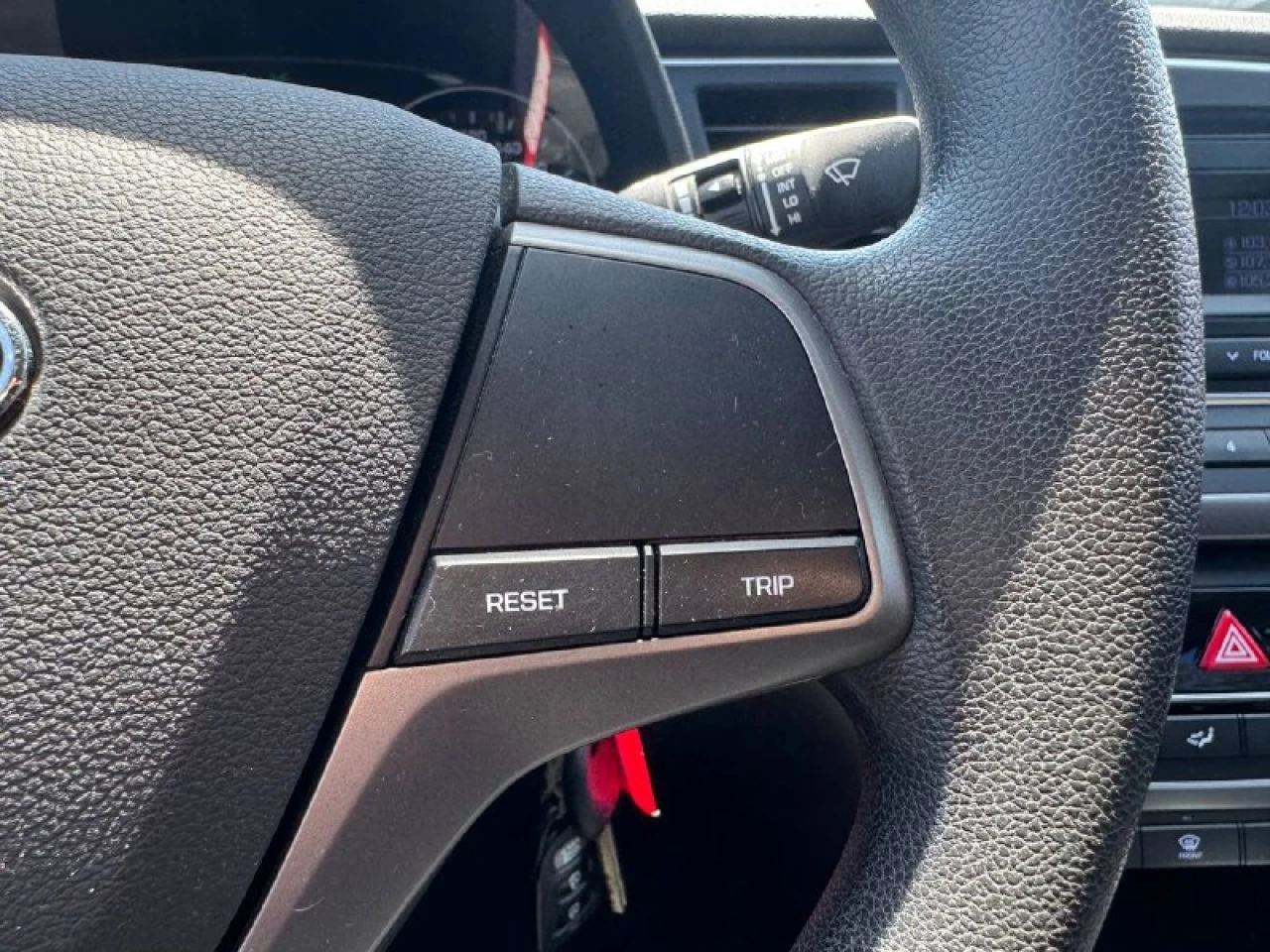 2017 Hyundai Elantra LE Image principale