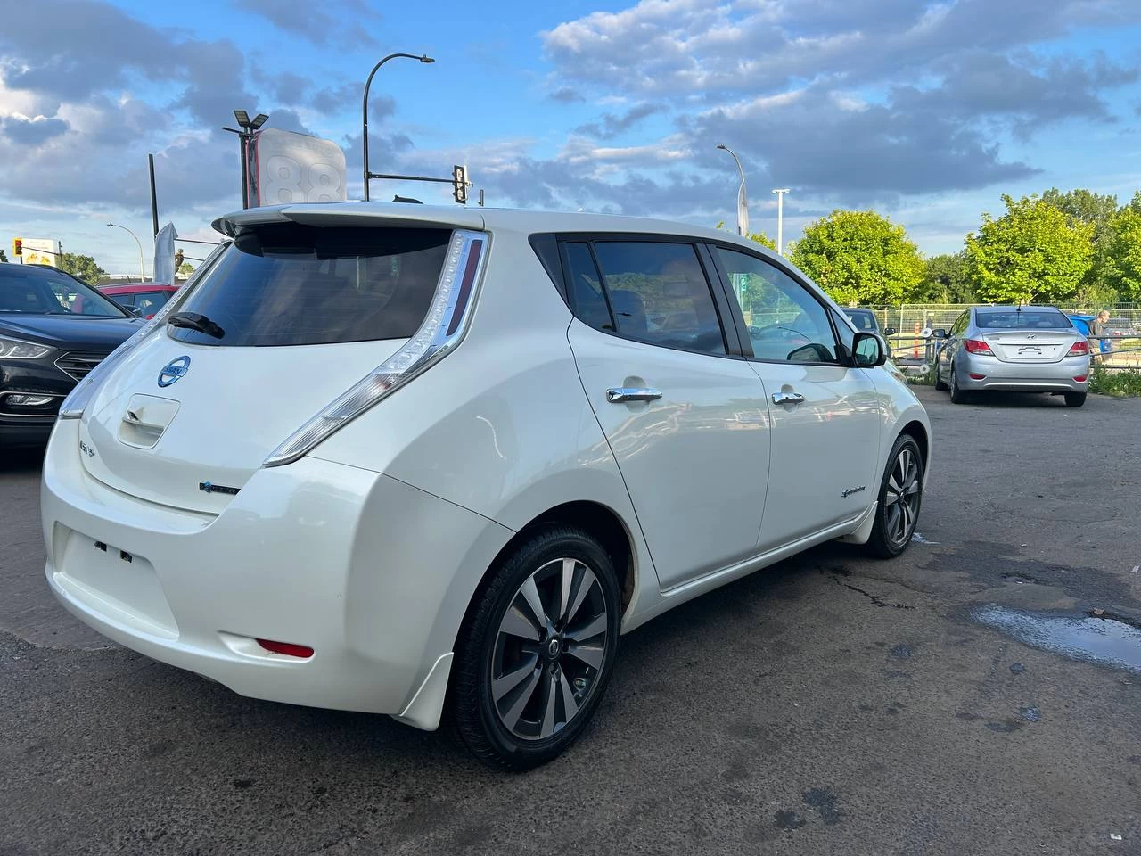 2016 Nissan LEAF SV**NAVIGATION**CAMERA DE RECUL**BLUETOOTH**SIEGES CHAUFFANT** SIEGES EN CUIR**VOLANT CHAUFFANT** Main Image
