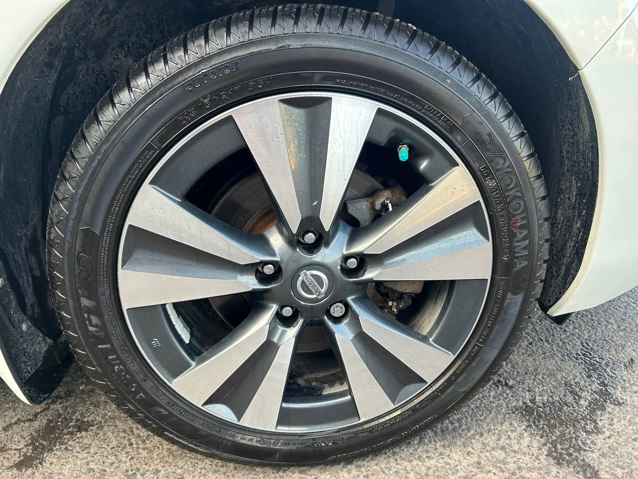 2016 Nissan LEAF SV**NAVIGATION**CAMERA DE RECUL**BLUETOOTH**SIEGES CHAUFFANT** SIEGES EN CUIR**VOLANT CHAUFFANT** Main Image