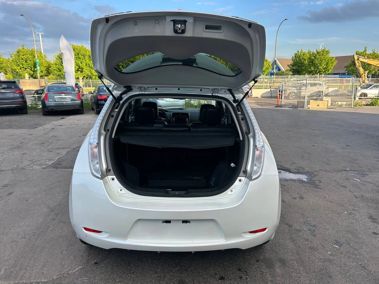 2016 Nissan LEAF SV**NAVIGATION**CAMERA DE RECUL**BLUETOOTH**SIEGES CHAUFFANT** SIEGES EN CUIR**VOLANT CHAUFFANT** Main Image