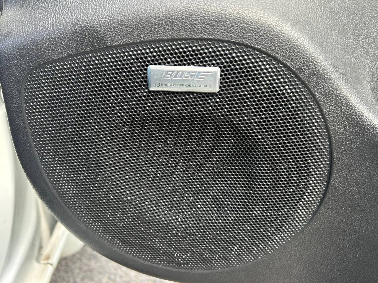 2016 Nissan LEAF SV**NAVIGATION**CAMERA DE RECUL**BLUETOOTH**SIEGES CHAUFFANT** SIEGES EN CUIR**VOLANT CHAUFFANT** Main Image