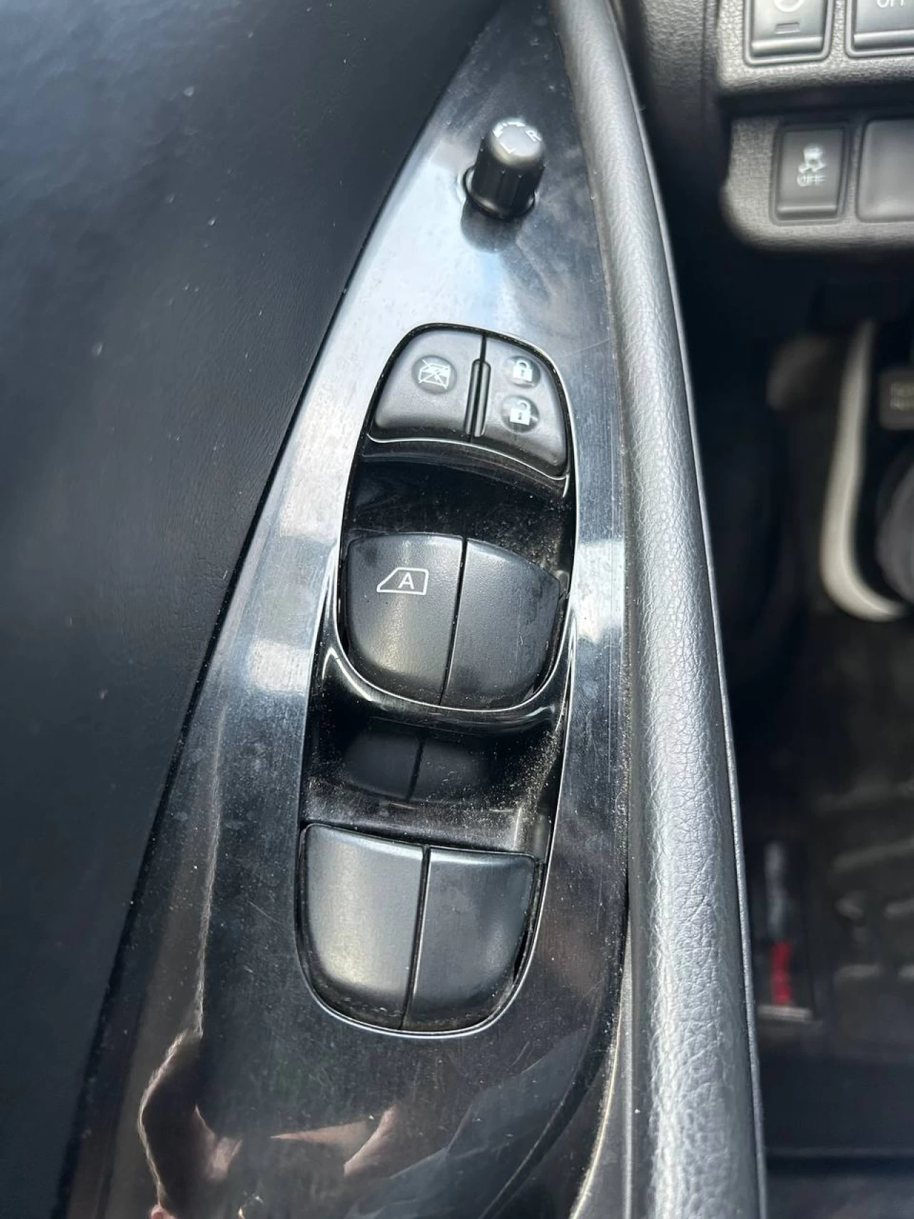 2016 Nissan LEAF SV**NAVIGATION**CAMERA DE RECUL**BLUETOOTH**SIEGES CHAUFFANT** SIEGES EN CUIR**VOLANT CHAUFFANT** Main Image