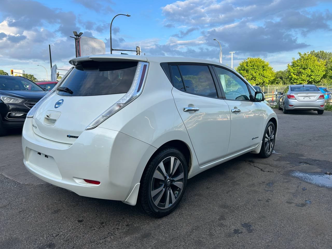 2016 Nissan LEAF SV**NAVIGATION**CAMERA DE RECUL**BLUETOOTH**SIEGES CHAUFFANT** SIEGES EN CUIR**VOLANT CHAUFFANT** Main Image