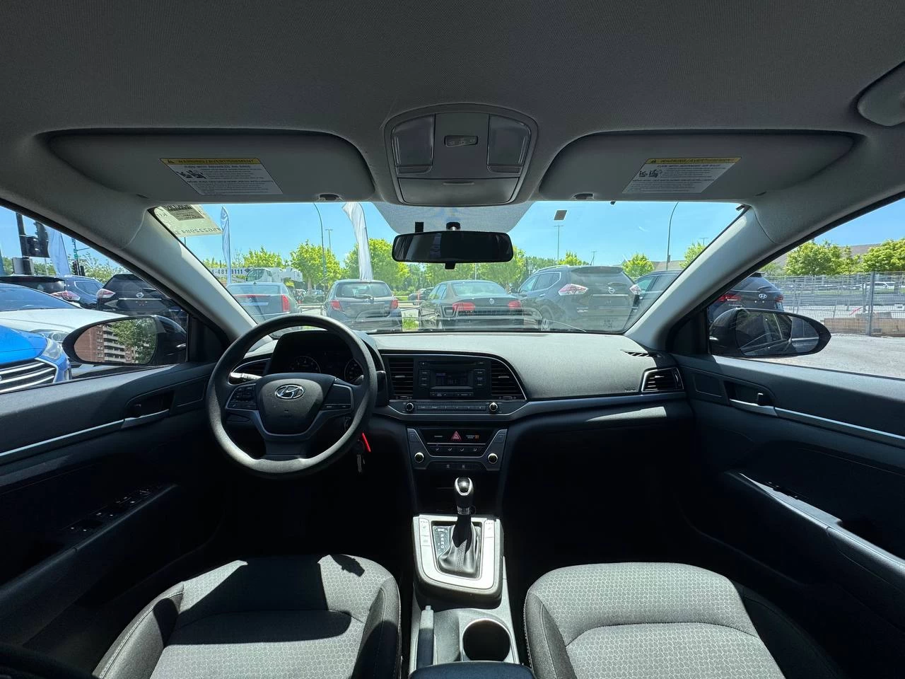 2017 Hyundai Elantra LE Image principale