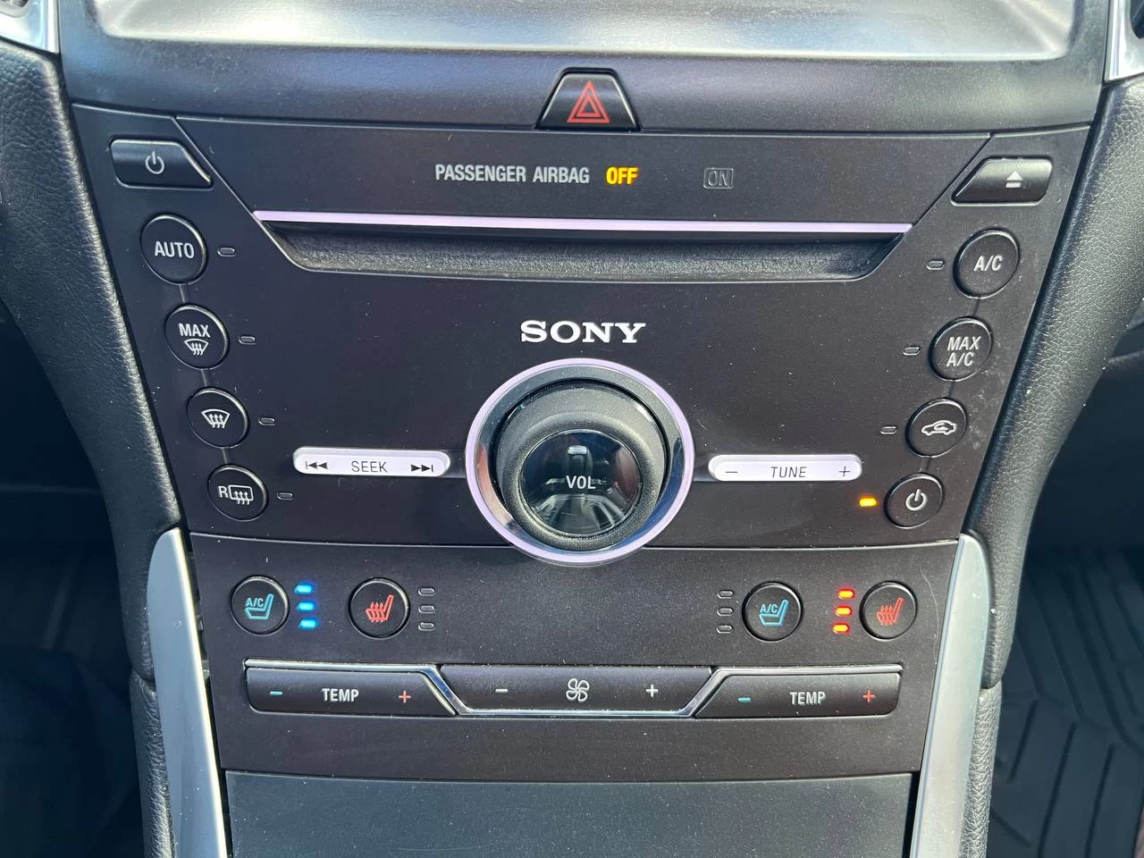2015 Ford Edge TitaniumT**AWD**Toit Ouvrant Panaromique**ANGLE MORT**CamÉra de Recul**SIEGES EN CUIR**Navigation**SIEGES CHAUFFANTS**SIEGES CHAUFFANTS ARRIERE**SiÈges ventilÉs**VOLANT CHAUFFANTS**MAGS**dÉmarrage À distance** Image principale