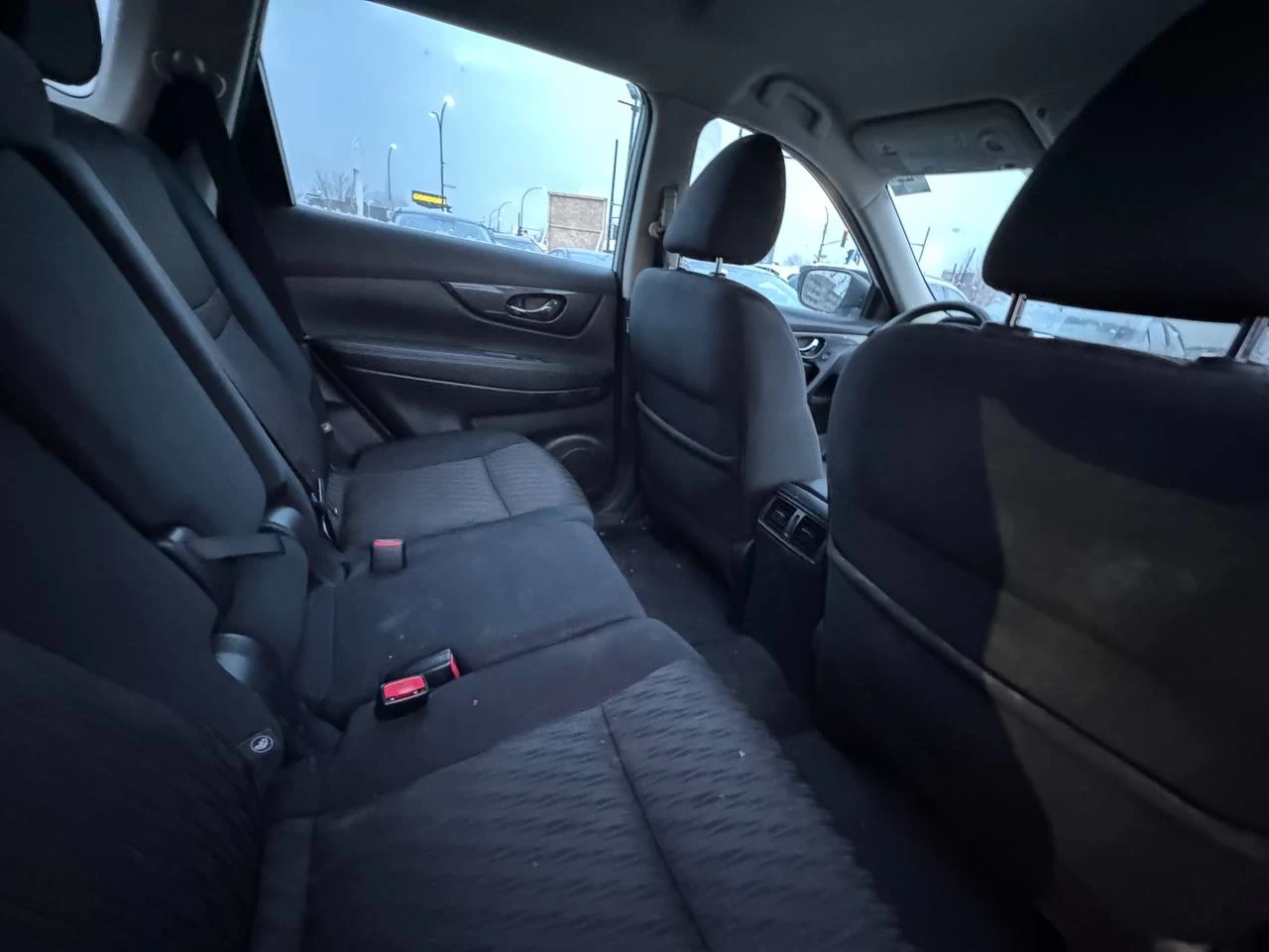 2017 Nissan Rogue SV**Jamais Accidente**CAMERA DE RECULE**SIEGES CHAUFFNATS** Main Image