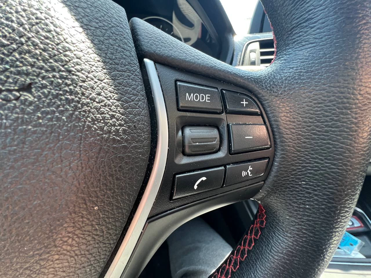 2014 BMW 320i 320i xDrive**AWD**CERTIFIÉ Par La SAAQ**Jamais accidente**TOIT OUVRANT**VOLANT CHAUFFANTS**SIEGES  EN CUIR**SIEGES CHAUFFANTS** Main Image