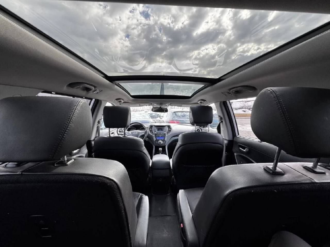 2016 Hyundai Santa Fe XL Luxury**6 PASSAGERS**Toit Ouvrant**CamÉra de Recul**SIEGES EN CUIR**Volant Chauffant**SIEGES CHAUFFANTS** Image principale