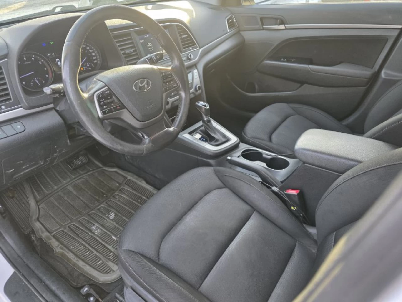 2018 Hyundai Elantra **GL**CAMERA DE RECUL**ANGLE MORT**SIEGES CHAUFFANTS**MAGS**Financement 1Ère, 2e et 3e chance !!! 100% ApprouvÉ !! Image principale