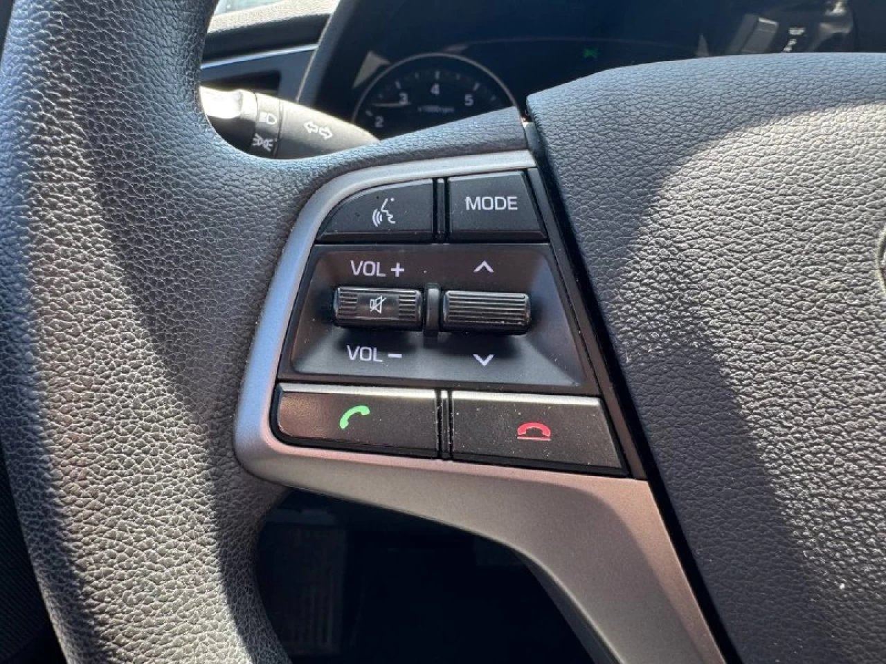 2017 Hyundai Elantra LE FWD **SIÈGES CHAUFFANTS**BLUETOOTH**CLIMATISEUR** Financement 1Ère, 2e et 3e chance !! 100% ApprouvÉ Main Image