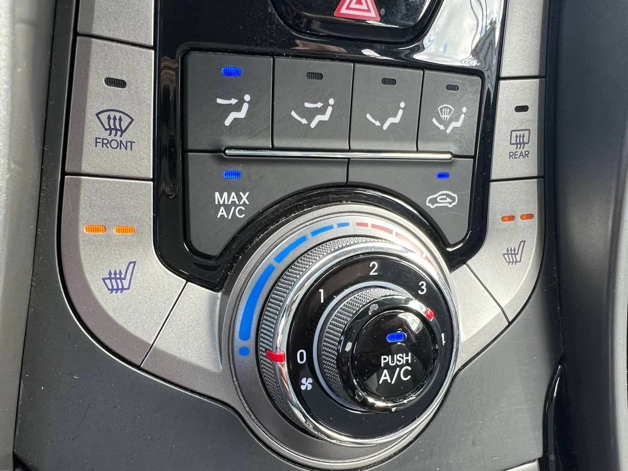 2013 Hyundai Elantra GLS**Jamais accidente**Un PropriÉtaire**Toit Ouvrant**SIEGES CHAUFFANTS**SIEGES CHAUFFANTS ARRIERE**MAGS** Image principale