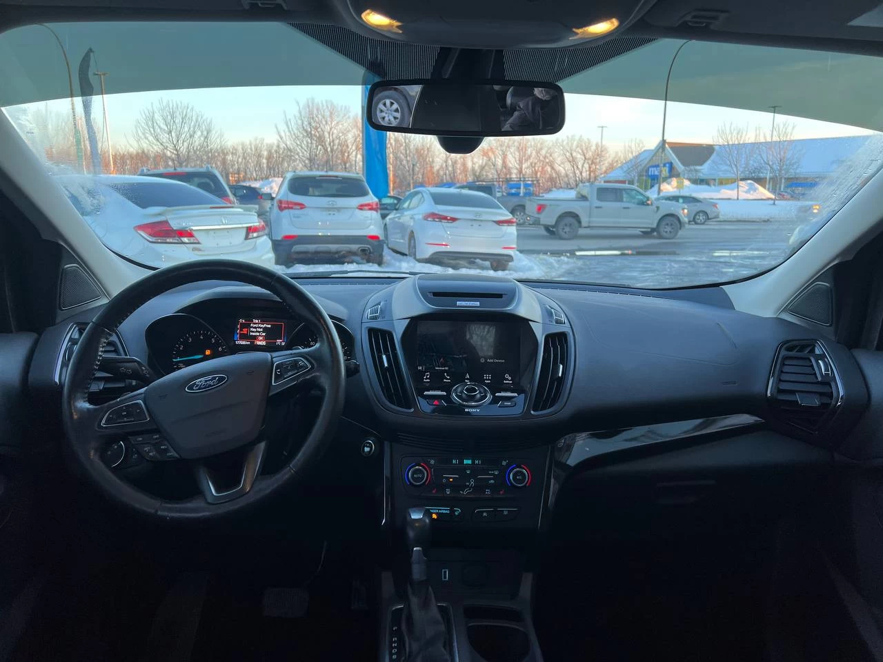2017 Ford Escape Titanium**AWD**JAMAIS ACCIDENTEE**SAAQ CERTIFIEE**Toit Ouvrant Panoramique**ANGLE MORT**CamÉra de Recul**SIEGES EN CUIR**Navigation**SIEGES CHAUFFANTS**VOLANT CHAUFFANT**dÉmarrage À distance**MAGS** Image principale