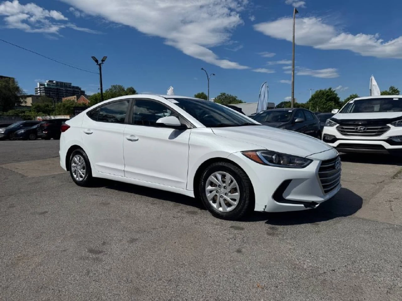2017 Hyundai Elantra LE **SIÈGES CHAUFFANTS**BLUETOOTH**SELECTEUR DE MODES DE CONDUITE**ÉCONOMIQUE** Financement 1Ère, 2e et 3e chance !! 100% ApprouvÉ Image principale