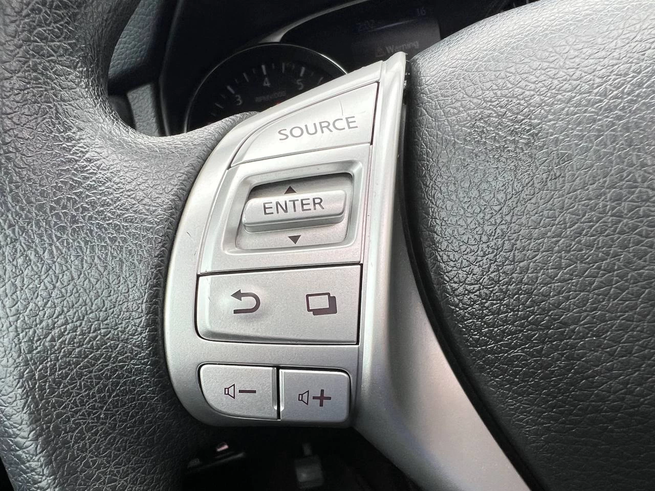 2015 Nissan Rogue SV**AWD**SAAQ CERTIFIEE**Un Proprietaire**TOIT OUVRANT PANORAMIQUE**CAMERA DE RECULE**SIEGES CHAUFFNATS**Mags** Image principale