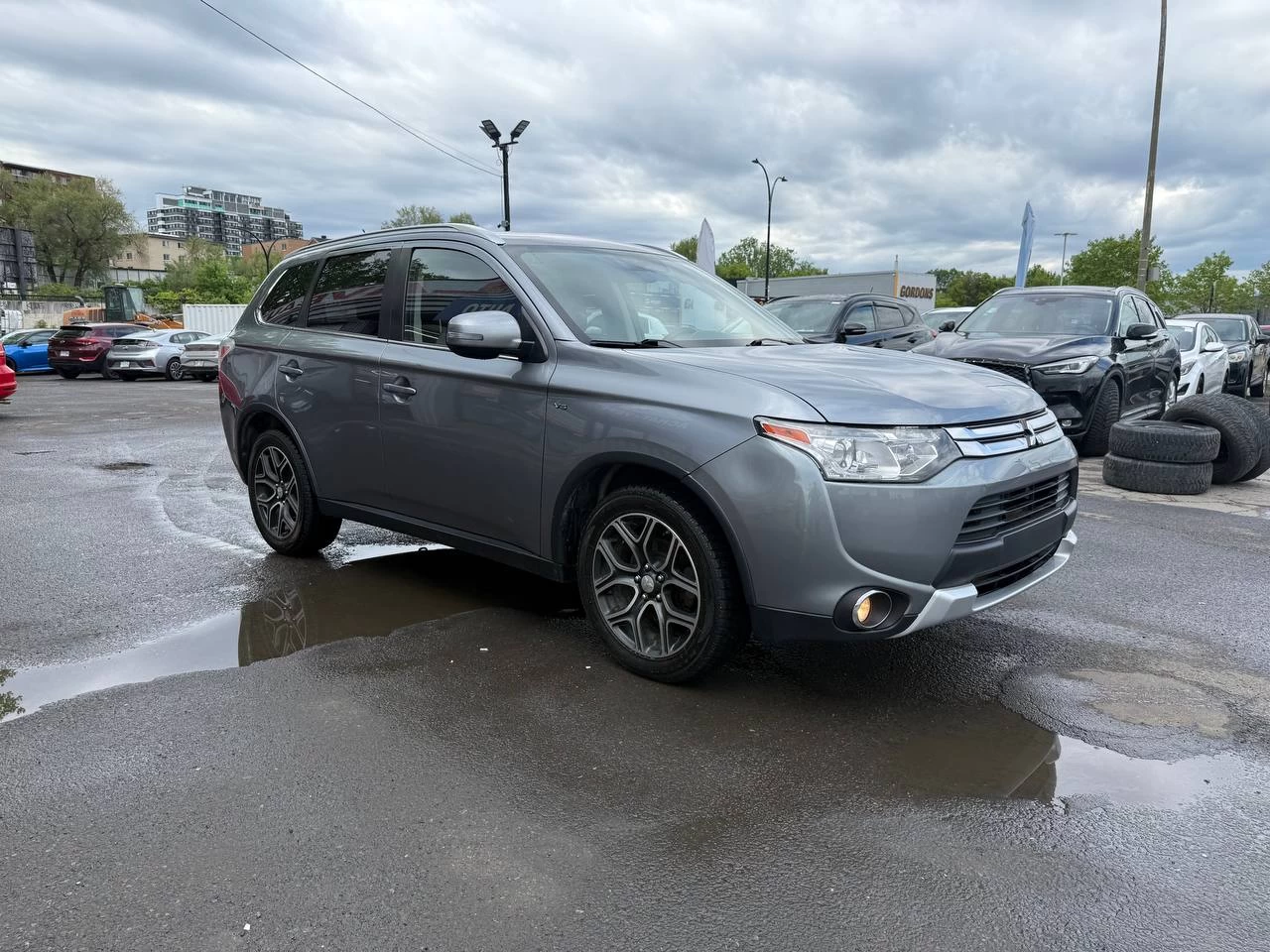 2015 Mitsubishi Outlander **GT**JAMAIS ACCIDENTEE**7 PASSAGERS**CUIR**NAVI**CAMERA DE RECUL**SIEGES CHAIFFANTS**MAGS** Image principale