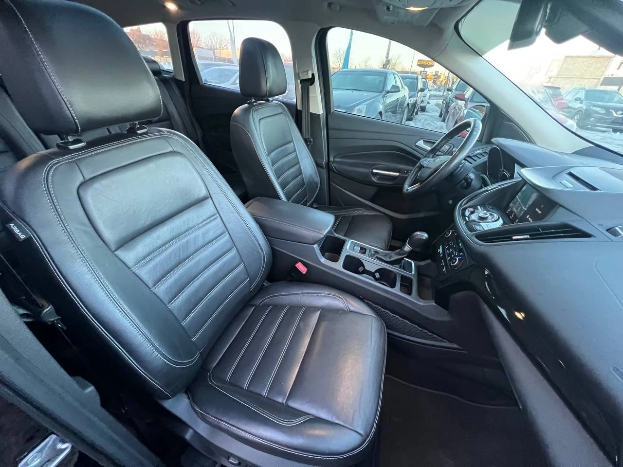 2017 Ford Escape Titanium**AWD**JAMAIS ACCIDENTEE**SAAQ CERTIFIEE**Toit Ouvrant Panoramique**ANGLE MORT**CamÉra de Recul**SIEGES EN CUIR**Navigation**SIEGES CHAUFFANTS**VOLANT CHAUFFANT**dÉmarrage À distance**MAGS** Image principale
