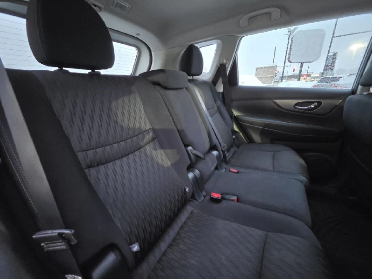 2017 Nissan Rogue S**AWD**CAMERA DE RECULE**SIEGES CHAUFFANTS** Image principale