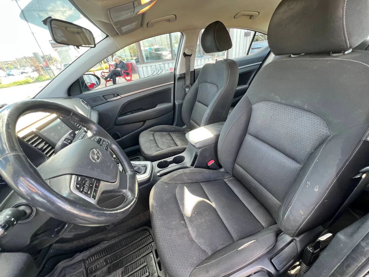 2017 Hyundai Elantra GL**SAAQ Certifie**CAR PLAY**CAMERA DE RECULE**SIEGES CHAUFFANTS**VOLANT CHAUFFANTS**ANGLE MORT**MAGS** Image principale