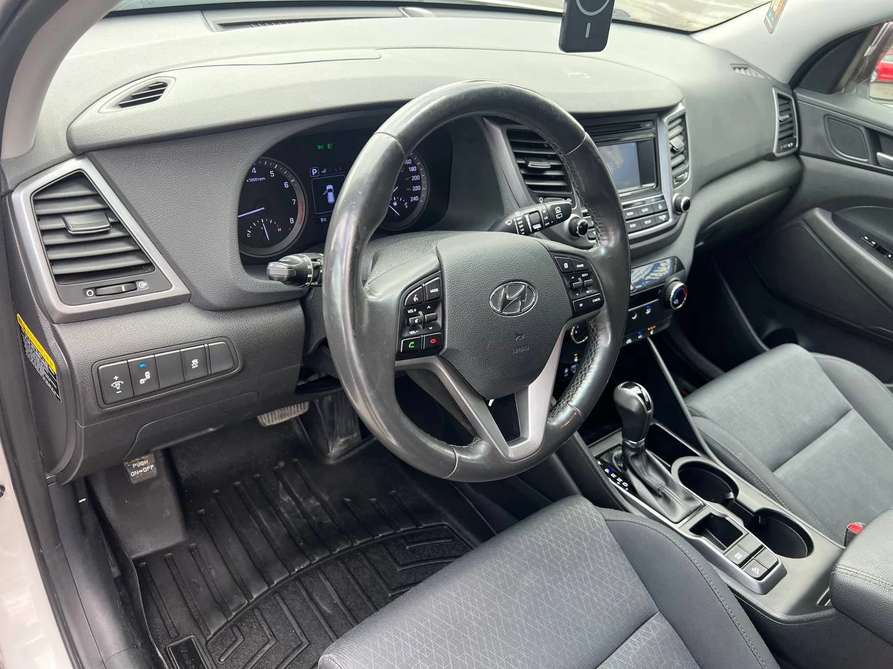 2017 Hyundai Tucson Premium**SAAQ Certifie**CAMERA DE RECUL**ANGLE MORT**SIEGES CHAUFFANTS**Volant Chauffant**MAGS Image principale