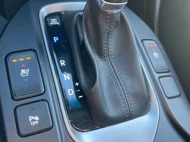 Hyundai Santa Fe Sport Limited**Jamais Accidentee**AWD**TOIT OUVRANT PANORAMIQUE**SIEGE EN CUIR**CAMERA DE RECUL**SIEGES CHAUFFNATS AVANT ET ARRIERE**Siege Ventile**Volant Chauffant**Alerte d'angle Mort** 2017