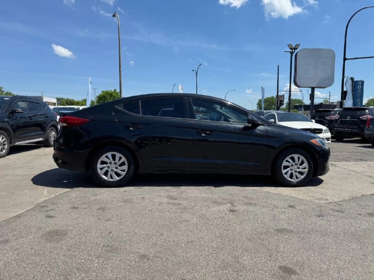 2017 Hyundai Elantra LE FWD **SIÈGES CHAUFFANTS**BLUETOOTH**CLIMATISEUR** Financement 1Ère, 2e et 3e chance !! 100% ApprouvÉ Main Image