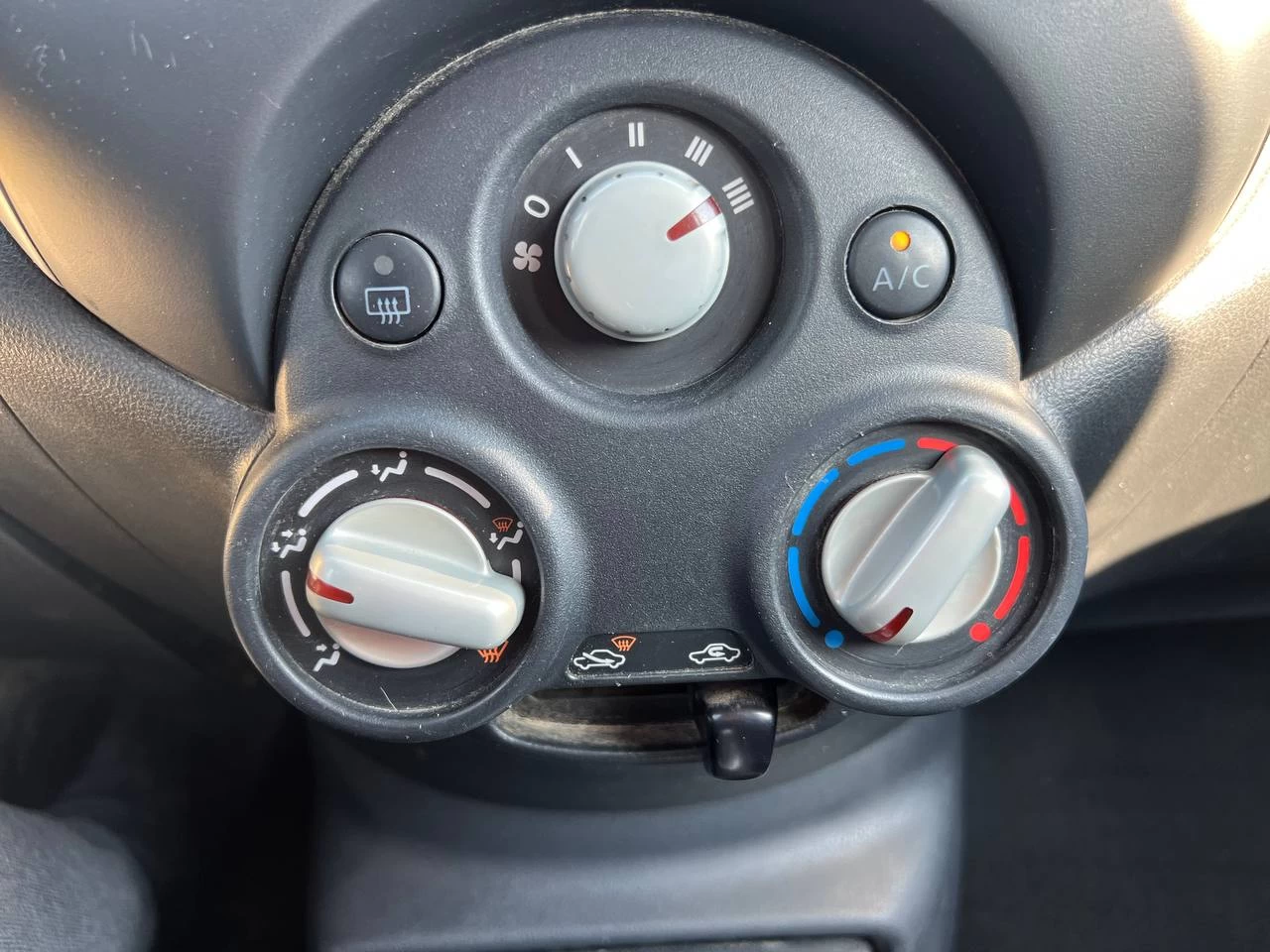 2015 Nissan Micra SV**CAMERA DE RECUL**SIEGES CHAUFFANTS**REG DU VITESSE*** Image principale