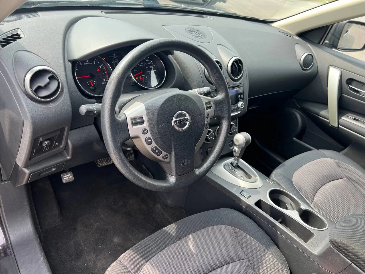 2011 Nissan Rogue SV**AWD**CAMERA DE RECULE**SIEGES CHAUFFNATS**MAGS** Main Image