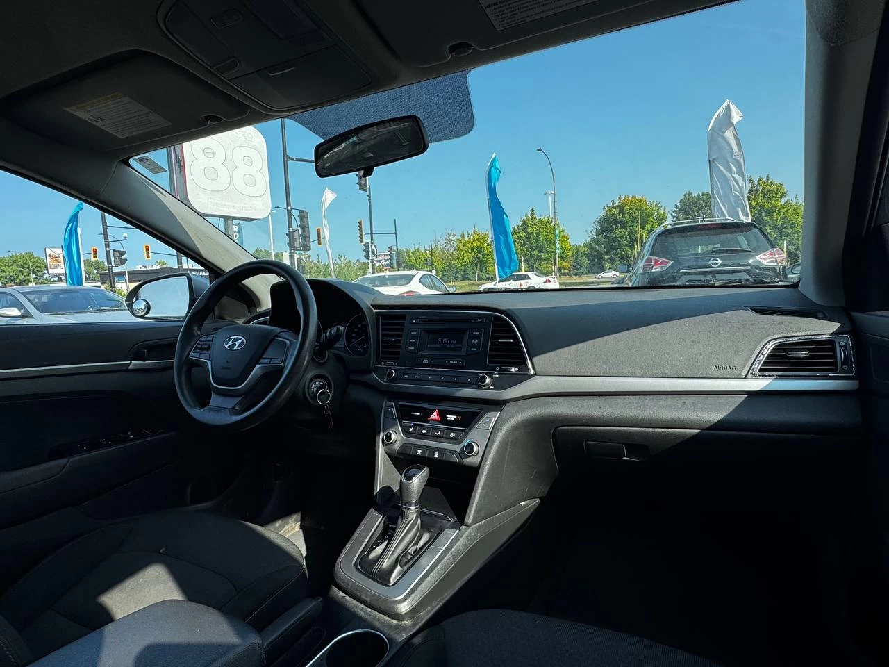 2017 Hyundai Elantra LE**SAAQ CERTIFIEE**SIEGES CHAUFFNATS**MODE ECHO** Main Image