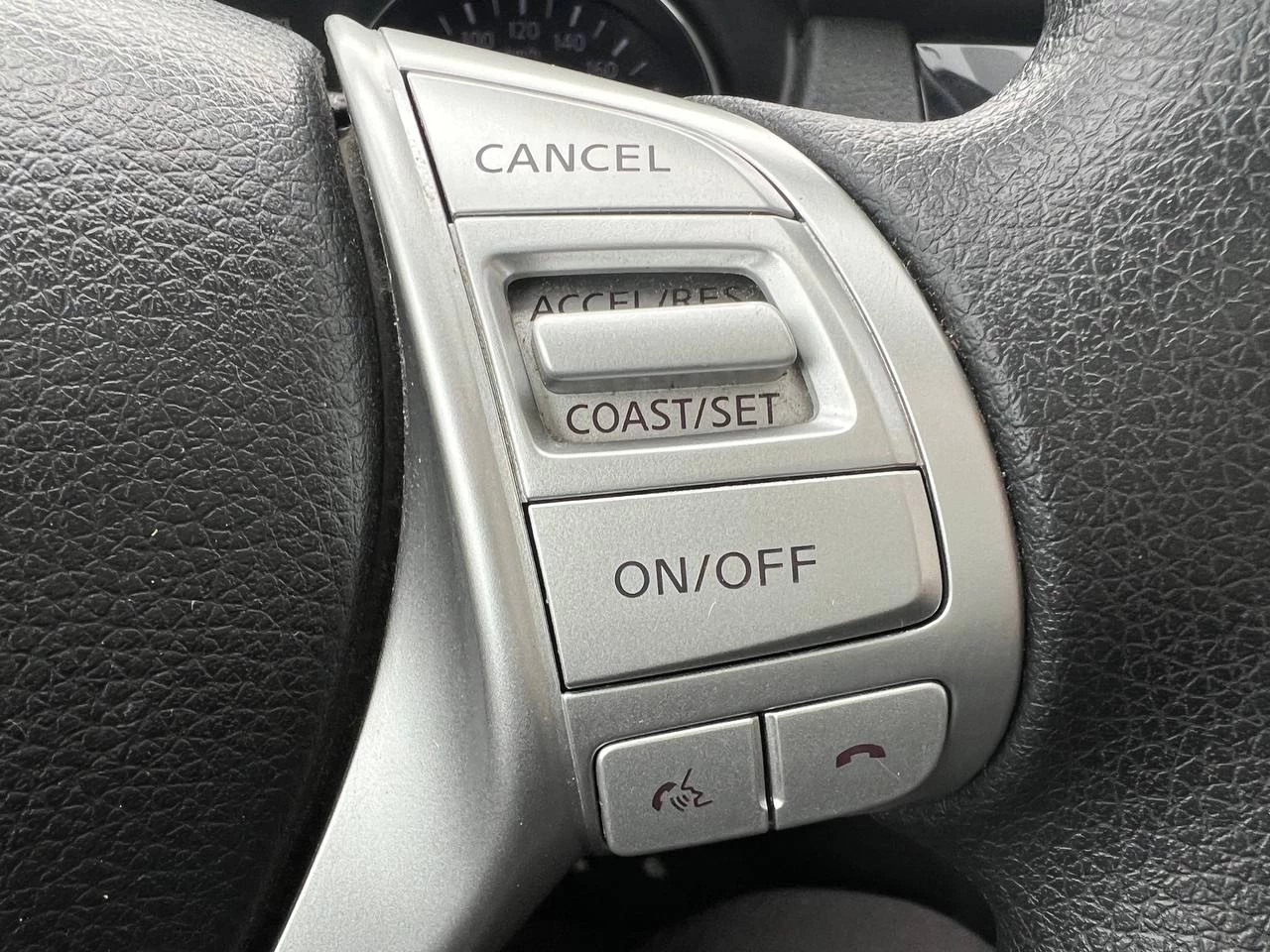 2016 Nissan Rogue SV**AWD**Jamais Accidente**Toit Ouvrant Panoramique**CAMERA DE RECULE**SIEGES CHAUFFNATS**MAGS**Un Proprietaire** Main Image