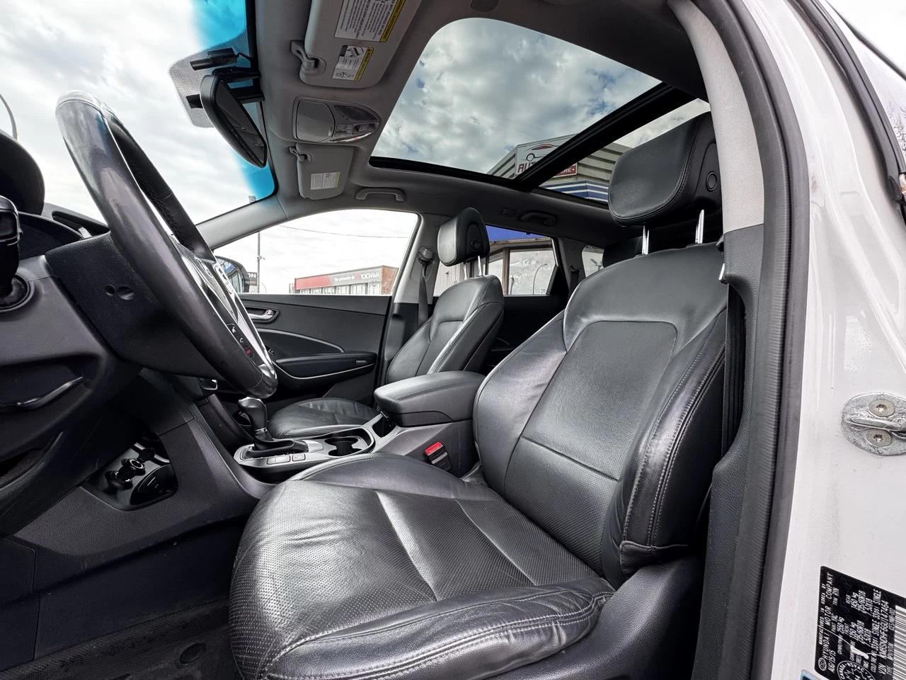2016 Hyundai Santa Fe XL Luxury**6 PASSAGERS**Toit Ouvrant**CamÉra de Recul**SIEGES EN CUIR**Volant Chauffant**SIEGES CHAUFFANTS** Image principale