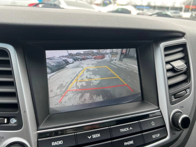 Hyundai Tucson SE**SAAQ CERTIFIEE**CAR PLAY**Toit Ouvrant Panoramique**ANGLE MORT**Caméra de Recul**SIEGES EN CUIR**SIÈGES CHAUFFANTS AVANT et ARRIERE**VOLANT CHAUFFANT**MAGS** 2018