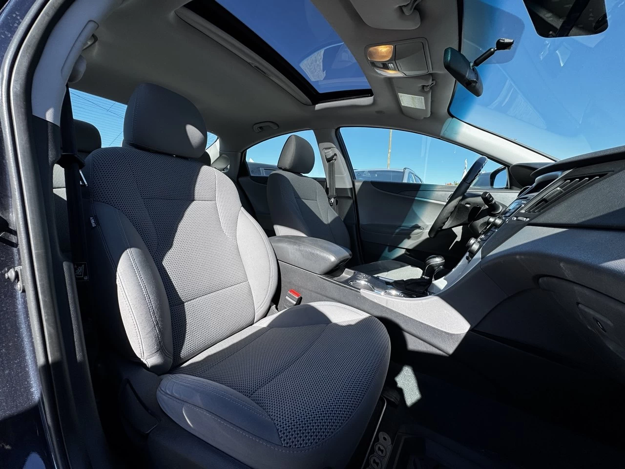 2011 Hyundai Sonata GLS**Jamais Accidente**TOIT OUVRANT**SIEGES CHAUFFNATS**MAGS**SIEGES ELECTRIQUE**MODE ECO** Image principale