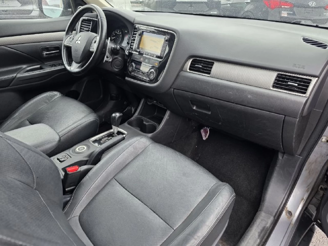 2015 Mitsubishi Outlander **GT**JAMAIS ACCIDENTEE**7 PASSAGERS**CUIR**NAVI**CAMERA DE RECUL**SIEGES CHAIFFANTS**MAGS** Image principale