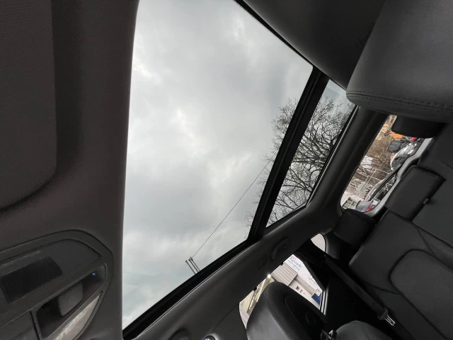 Hyundai Santa Fe Sport SE**AWD**SAAQ CERTIFIEE**TOIT OUVRANT PANORAMIQUE**SIEGE EN CUIR**CAMERA DE RECUL**SIEGES CHAUFFNATS AVANT ET ARRIERE**Volant Chauffant**Alerte d'angle Mort**MAGS** 2017