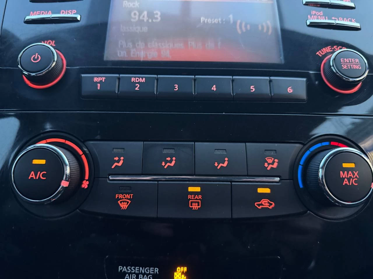 2017 Nissan Rogue SV**Jamais Accidente**CAMERA DE RECULE**SIEGES CHAUFFNATS** Main Image