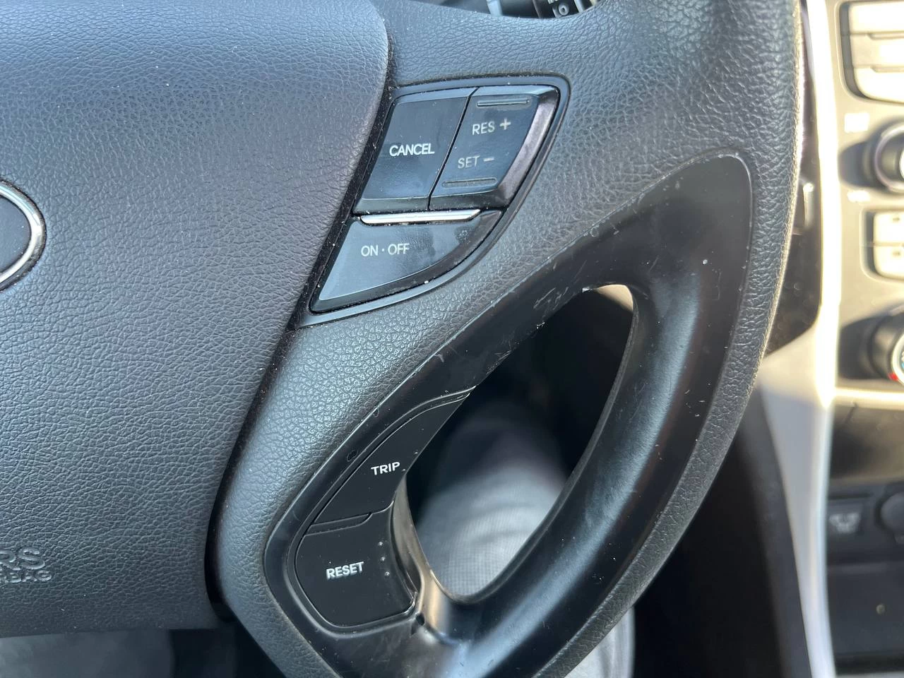 2012 Hyundai Sonata Limited**Jamais Accidente****TOIT OUVRANT PANORAMIQUE**SIEGE EN CUIR**SIEGES CHAUFFANTS**SIEGES CHAUFFANTS ARRIER**MAGS** Main Image