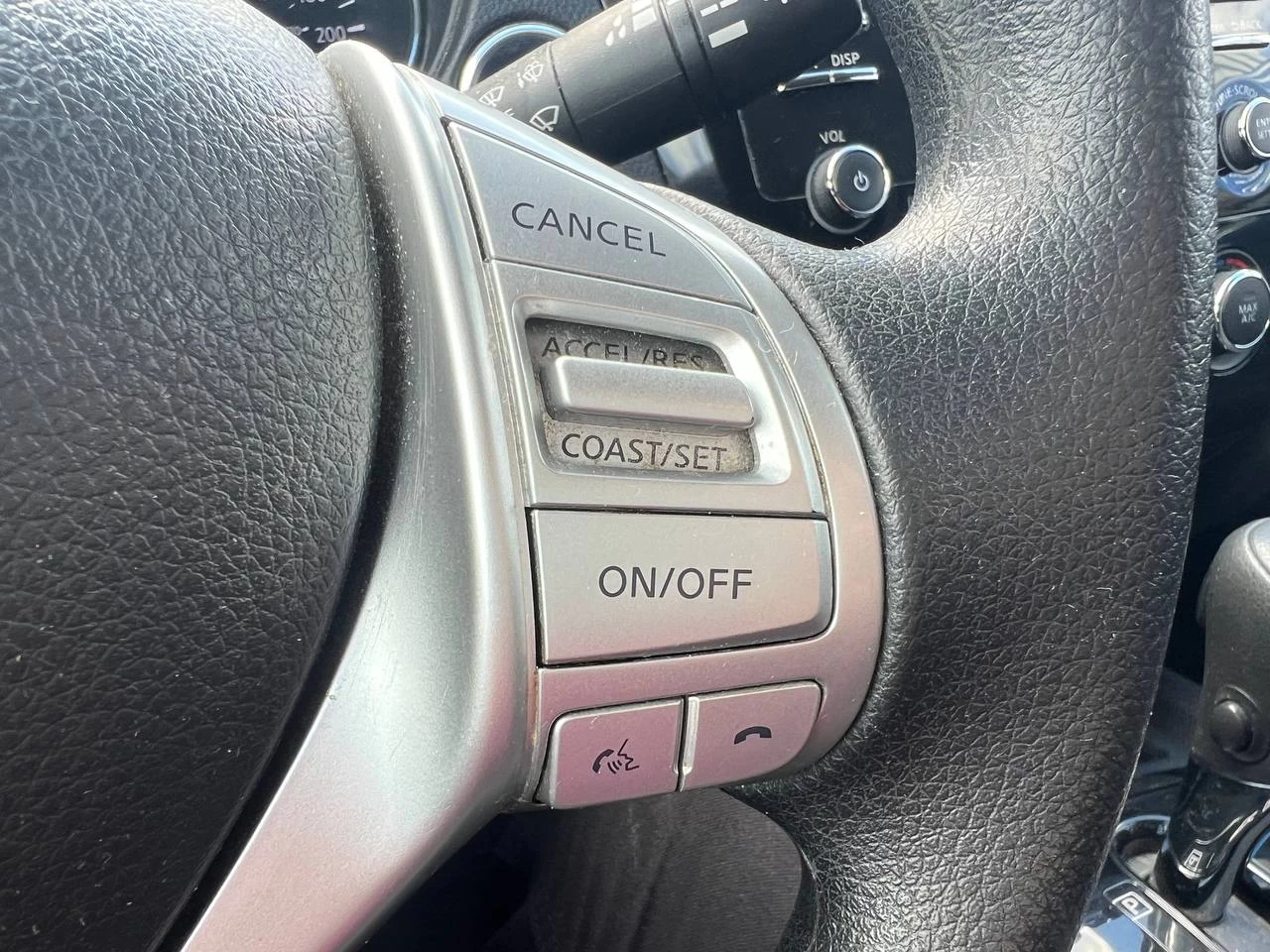 2016 Nissan Rogue SV**AWD**CAMERA DE RECULE**SIEGES CHAUFFNATS**Mags** Image principale