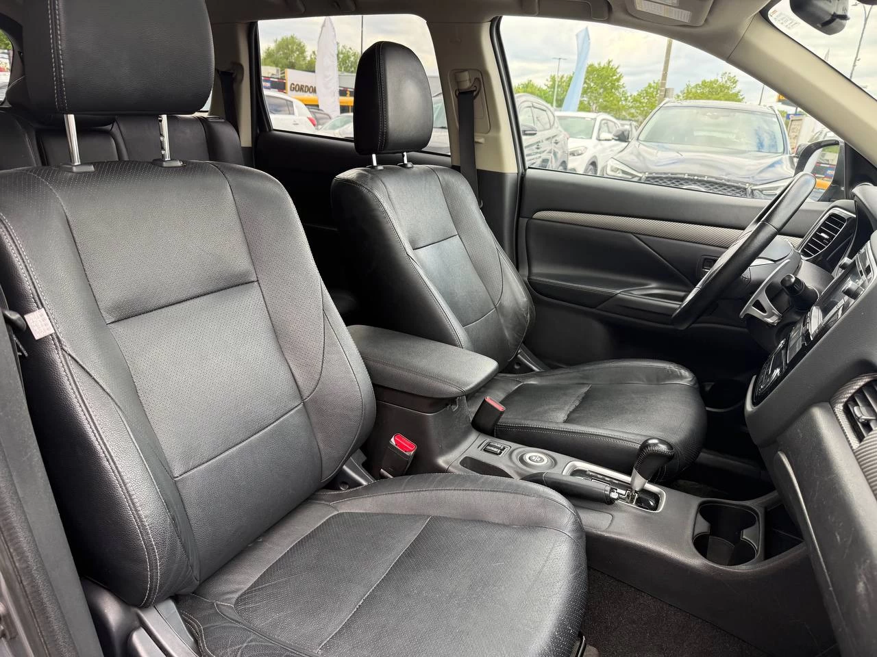 2015 Mitsubishi Outlander **GT**JAMAIS ACCIDENTEE**7 PASSAGERS**CUIR**NAVI**CAMERA DE RECUL**SIEGES CHAIFFANTS**MAGS** Image principale