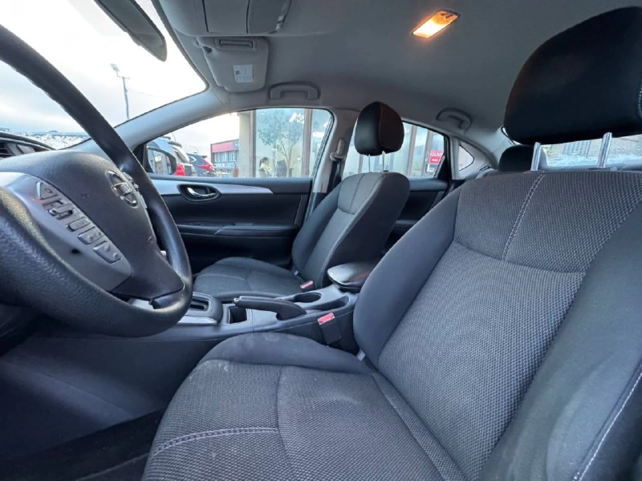 2017 Nissan Sentra S**Jamais accidente** Image principale