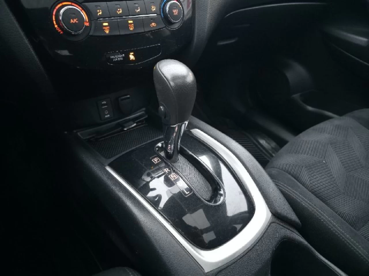 2015 Nissan Rogue **SV**TOIT PANORAMIQUE**CAMERA DE RECUL**SIEGES CHAUFFANTS**MAGS** Image principale