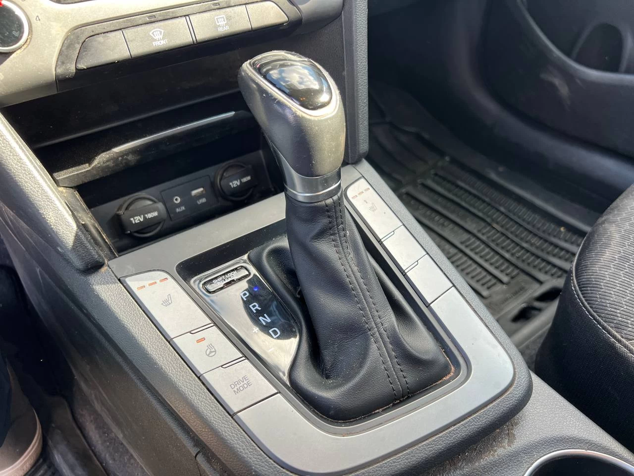 2017 Hyundai Elantra GL**SAAQ Certifie**CAR PLAY**CAMERA DE RECULE**SIEGES CHAUFFANTS**VOLANT CHAUFFANTS**ANGLE MORT**MAGS** Image principale